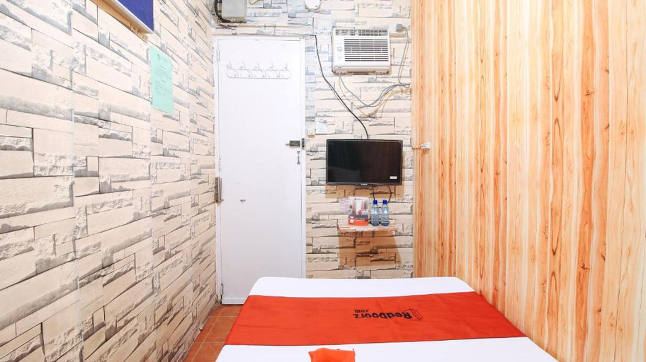 Bedroom 5, RedDoorz near OWWA Pasay, Pasay City