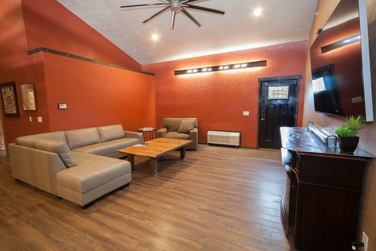 Public Area 3, Log Cabin Lodge & Suites, Westmoreland