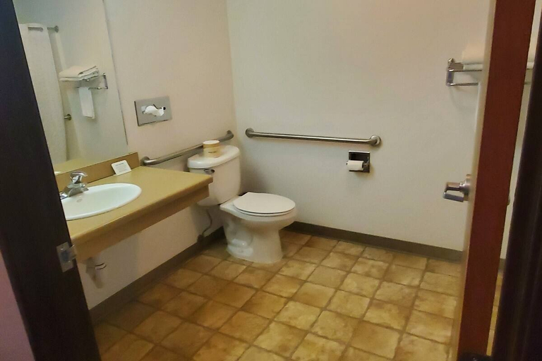 Bathroom 5, Quality Inn & Suites Pinedale, Sublette