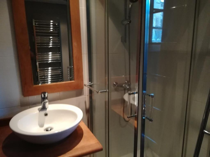 Bathroom 4, La Capitainerie, Indre-et-Loire