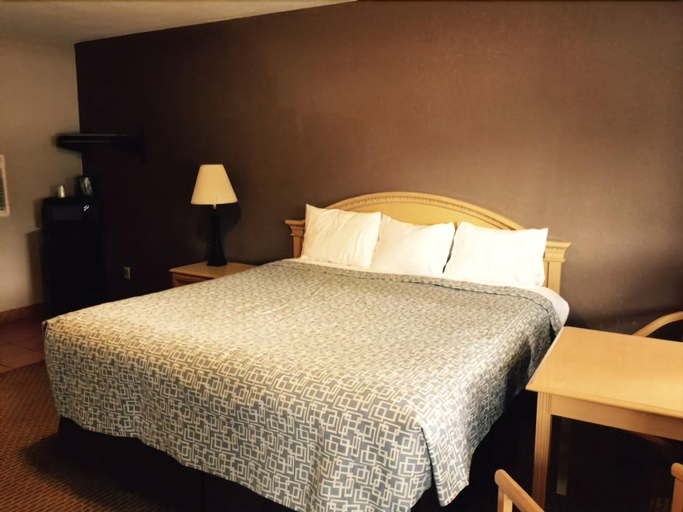 Bedroom 5, LaBelle Motel, Hendry