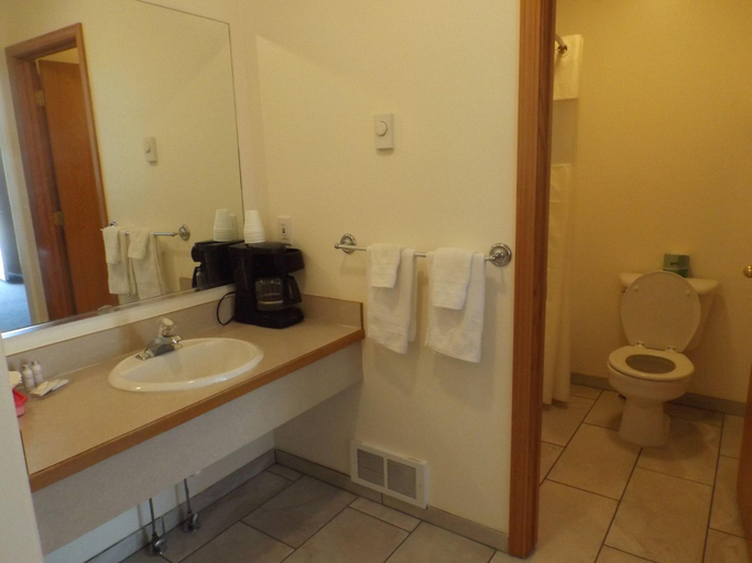 Bathroom, Clark Fork Lodge, Bonner