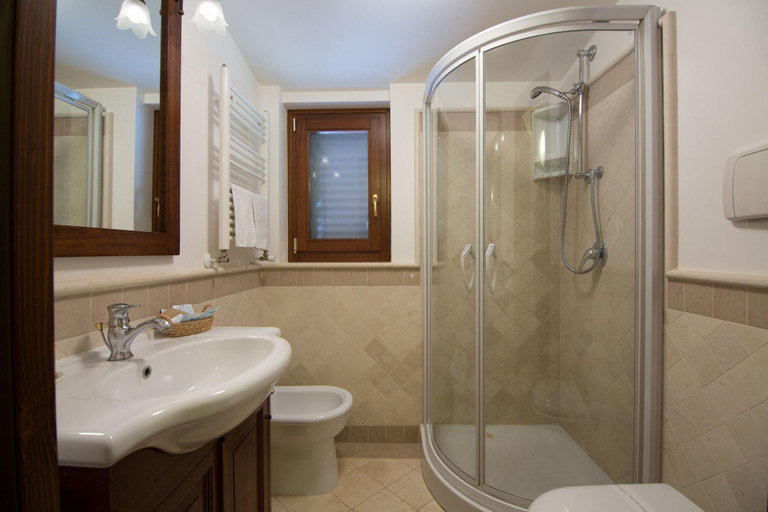 Bathroom 5, Trulli San Leonardo, Bari
