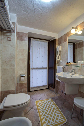 Bathroom 4, Hotel Cecchin, Aosta
