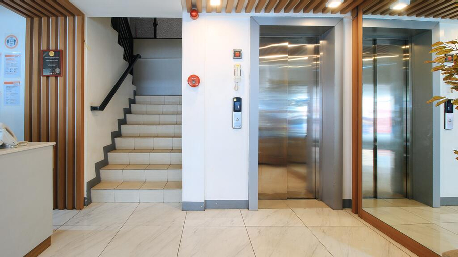 RedDoorz Plus @ Jardin Suites Guadalupe Nuevo, Makati City
