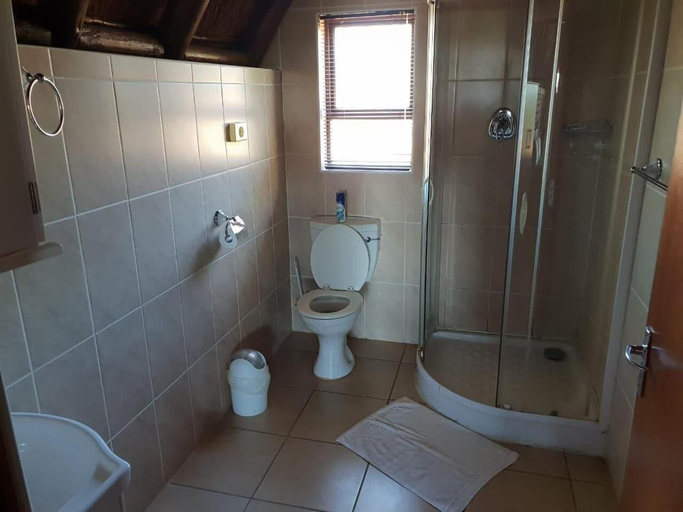Bathroom 4, Charihandra Game Lodge, Nelson Mandela Bay
