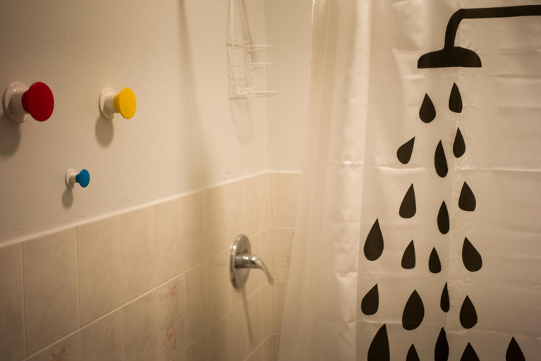 Bathroom 4, Qué Chévere