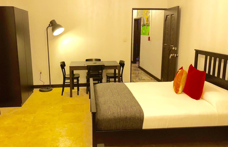 Bedroom 3, Qué Chévere