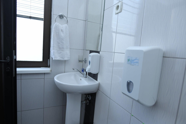Bathroom 4, XX Premium