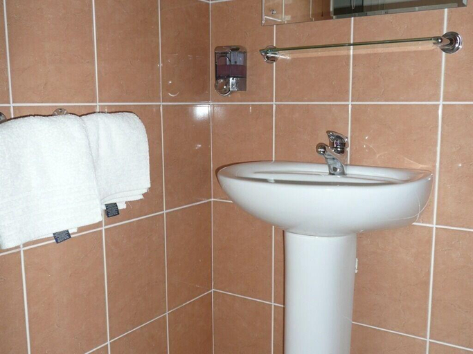 Bathroom 3, The Bear Inn And Burwash Motel, East Sussex
