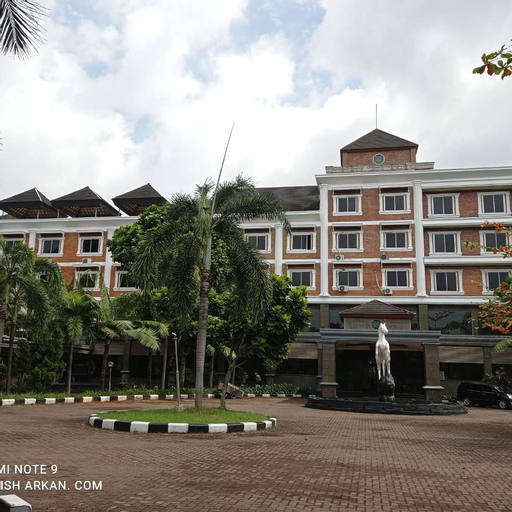 Grand Mangku Putra, Serang