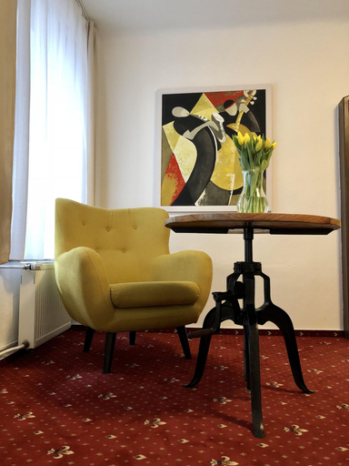 Public Area 2, Familia, Český Krumlov