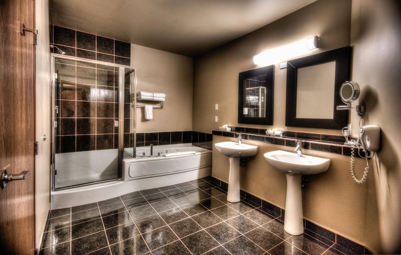Bathroom 5, Grand Inn & Residence, Division No. 19