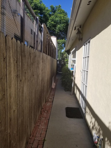 Public Area 2, Cynnies Home, Los Angeles