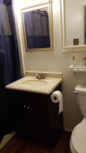 Bathroom, Becket Motel, Berkshire