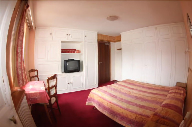 Bedroom 2, Hôtel La Marmotte, Vosges