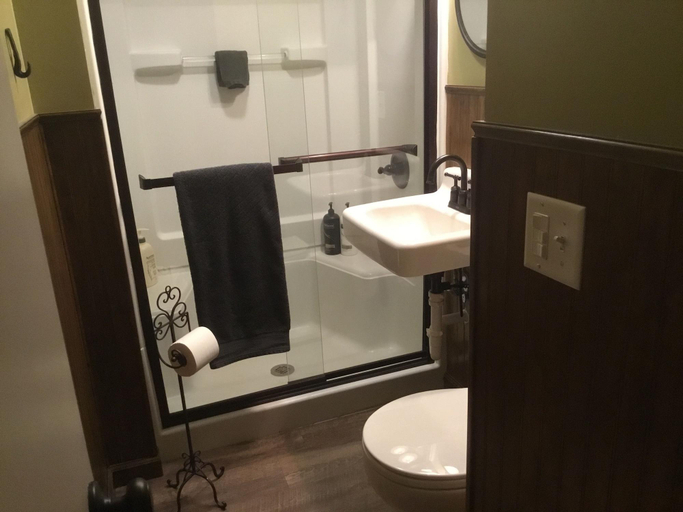 Bathroom 4, Red Fox Run B&B, Madison