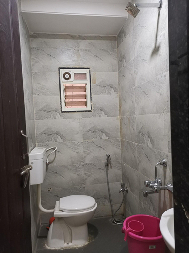 Bathroom 4, Hotel Royal Treat Kolhapur, Kolhapur