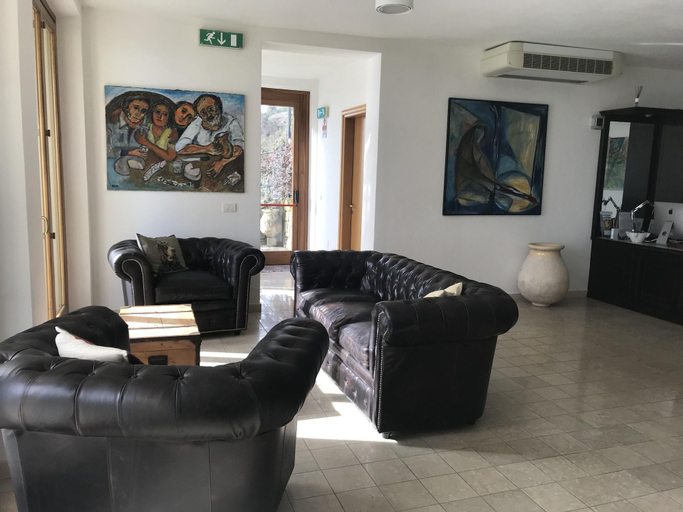 Public Area, Luna di Marzo, La Spezia