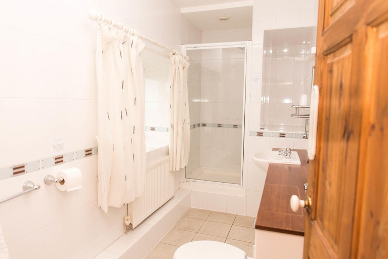 Bathroom 5, Gazelle Hotel, Anglesey