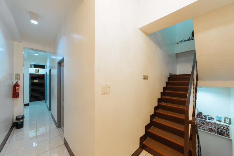 Public Area 5, RedDoorz @ Plaza Jaro Iloilo, Iloilo City