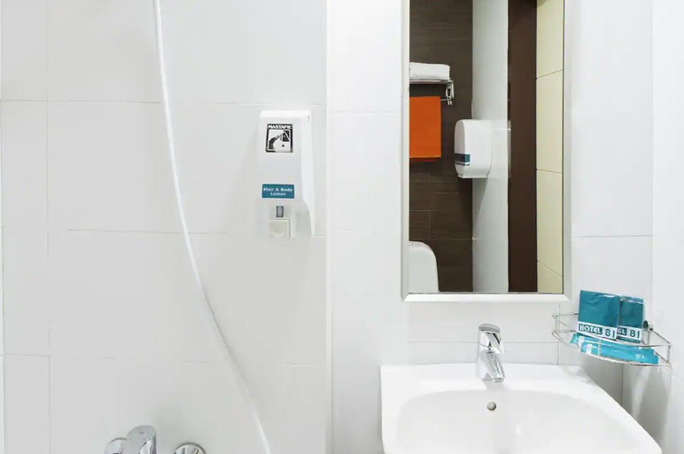 Bathroom 5, Hotel 81 Fuji, Singapore