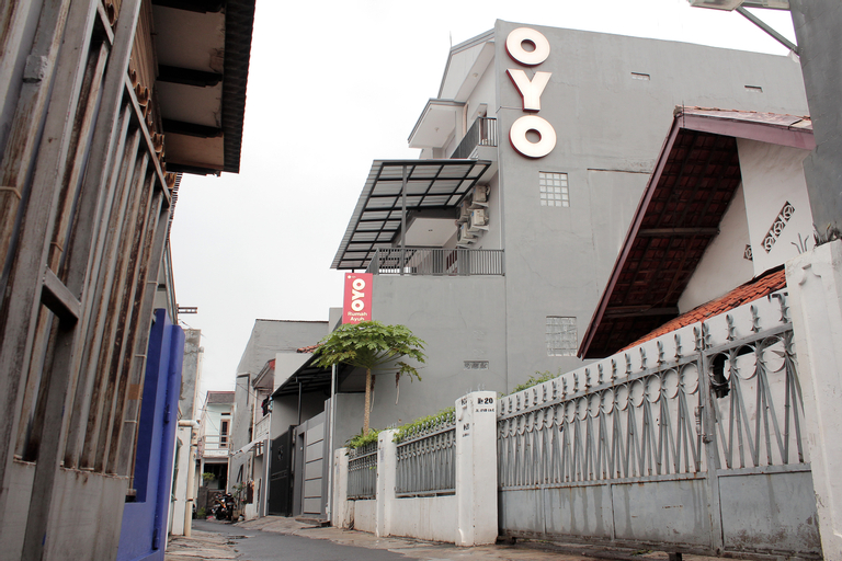 Exterior & Views 2, OYO 121 Rumah Ayub Syariah Near Rumah Sakit Jmc, South Jakarta