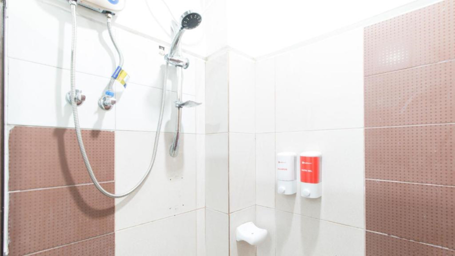 Bathroom 4, RedDoorz @ San Jose Tagbak Jaro Iloilo, Iloilo City