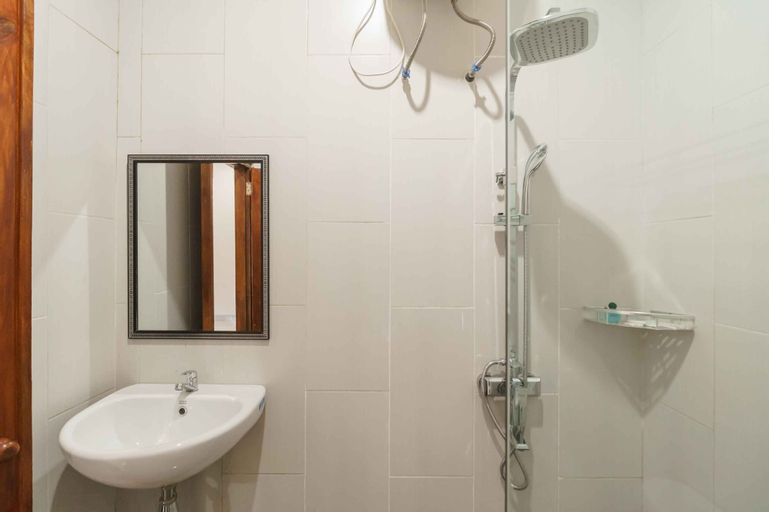 Bathroom 9