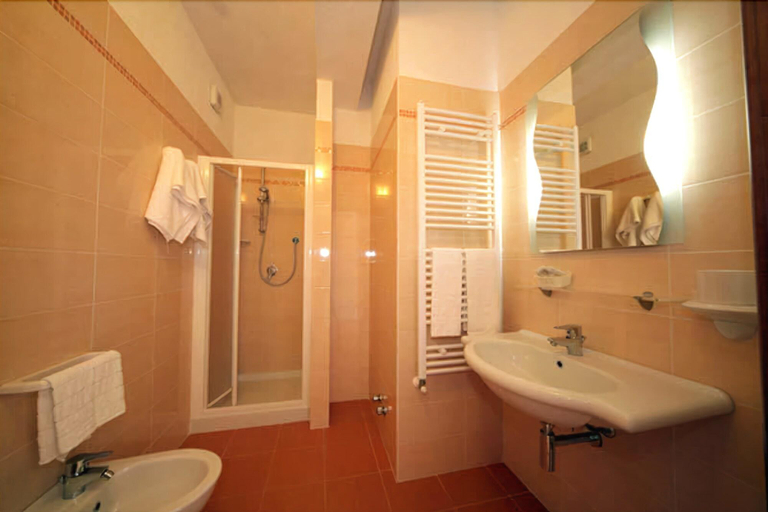 Bathroom 4, Hotel Incontro, Foggia