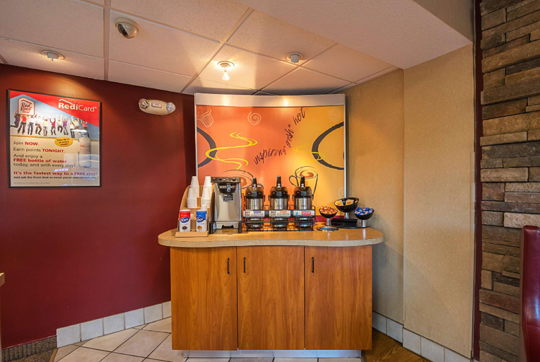 Food & Drinks 5, Red Roof Inn Indianapolis North - College Park, Indianapolis