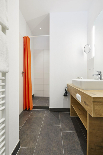 Bathroom 5, Hotel Goll Pforzheim-Niefern, Enzkreis