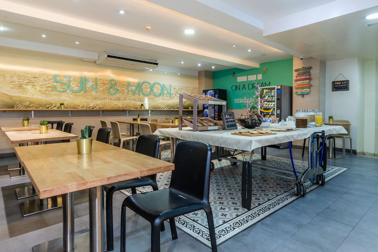 Food & Drinks, Sun & Moon Hostel, Barcelona