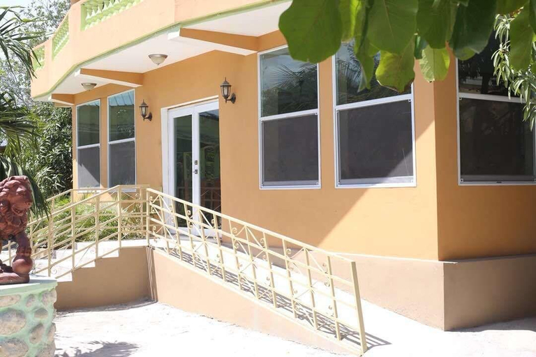 Public Area 3, La Cayenna Hôtel et Restaurant, Croix-des-Bouquets