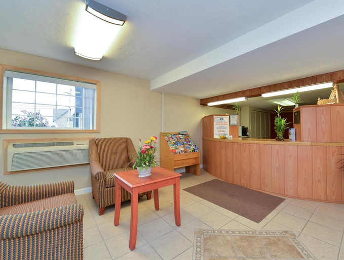 Public Area 2, Americas Best Value Inn Lebanon, MO, Laclede