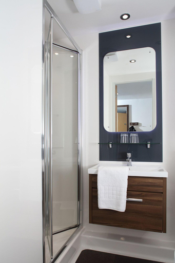 Bathroom 4, Sunley Hotel, Northamptonshire