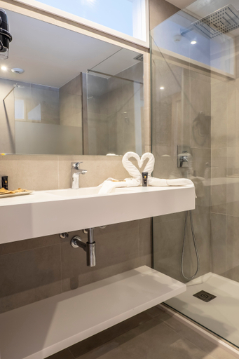 Bathroom, Gran Sagitario, Baleares