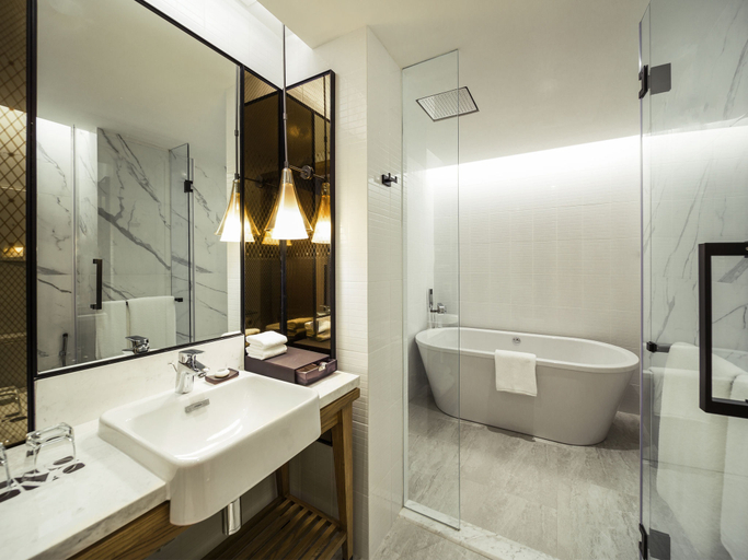 Bathroom 5, Novotel Suites Bangkok Sukhumvit 34 - SHA Plus, Khlong Toey