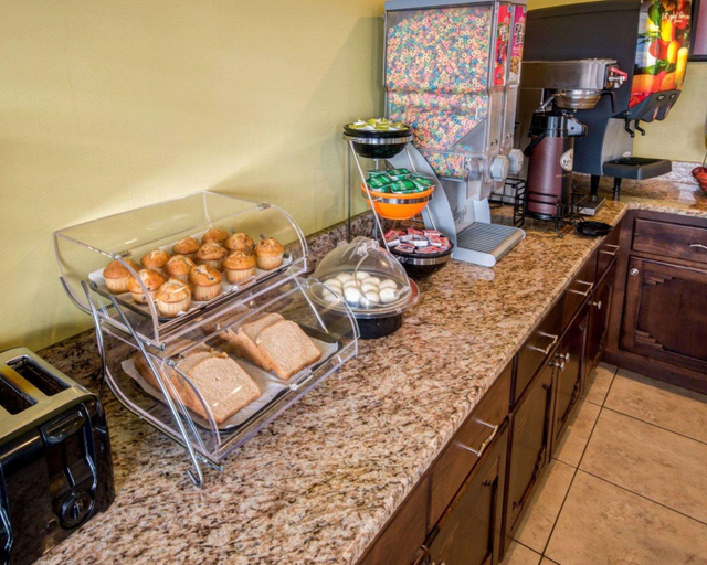 Food & Drinks 2, Econo Lodge East Suburbs, Bernalillo