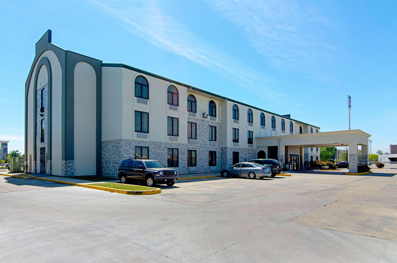 Public Area 2, Quality Inn & Suites Near Tanger Outlet Mall, Ascension