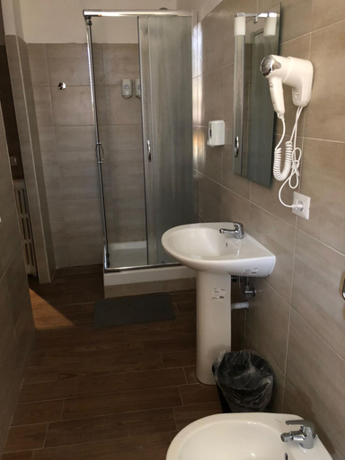 Bathroom 5, Albergo Corvetto corso Lodi, Milano