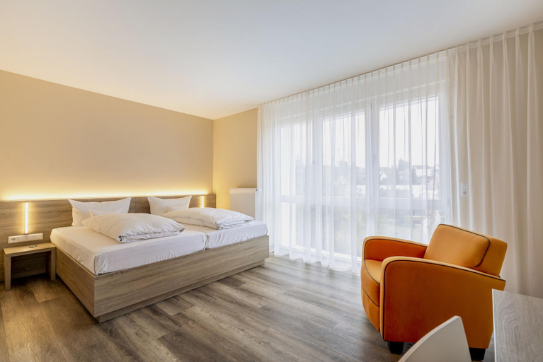 Bedroom 4, Hotel Goll Pforzheim-Niefern, Enzkreis