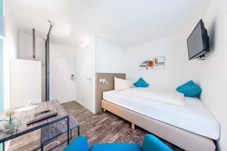 Bedroom 3, Hotel Sirrah, Stuttgart