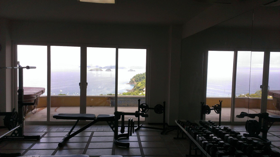 Public Area 3, Corona del Mar, Carrillo