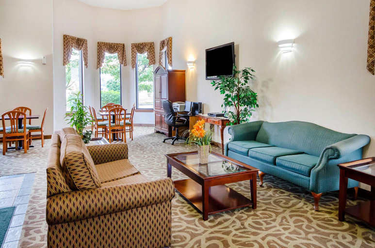 Public Area 2, Baymont by Wyndham Winchester, Clark