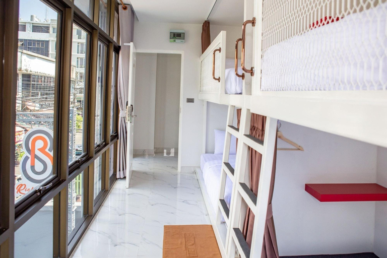 Public Area 2, Rich8 Hostel, Phra Nakhon