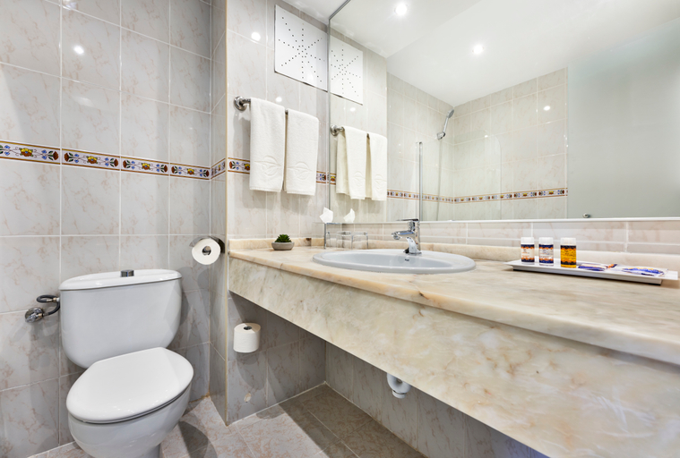 Bathroom 5, Globales Torrenova Adults Only +16, Baleares