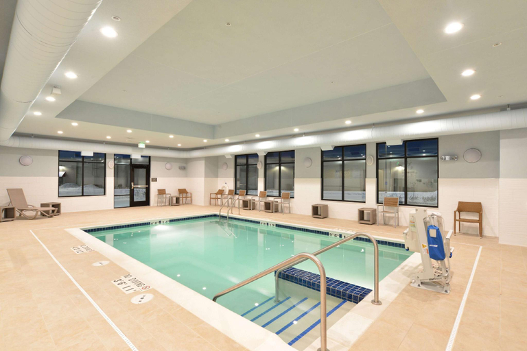 Sport & Beauty 5, Hampton Inn & Suites Menomonie, Dunn