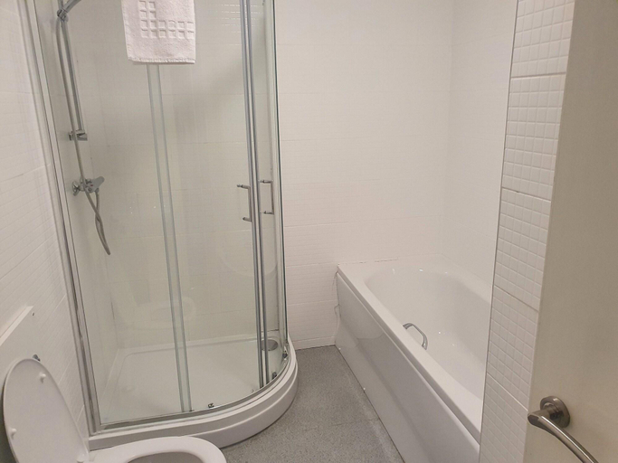 Bathroom 4, Cuttle Bridge Inn Hotel, Birmingham
