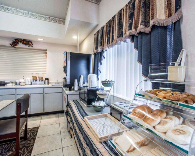 Food & Drinks 5, Quality Inn & Suites Caseyville, Saint Clair